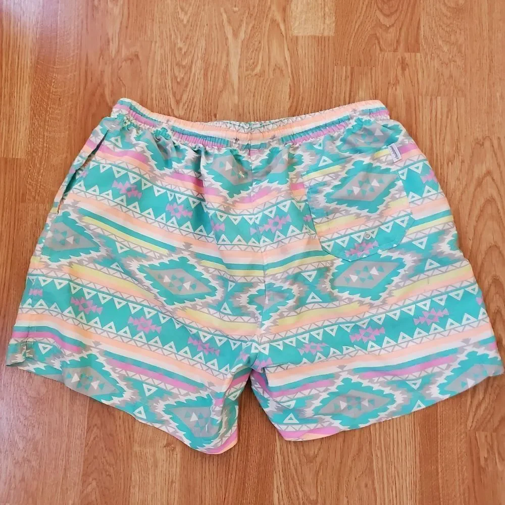 Chubbies | 'The En Fuegos' Classic Swim Trunk - size XXL in Teal Geometric